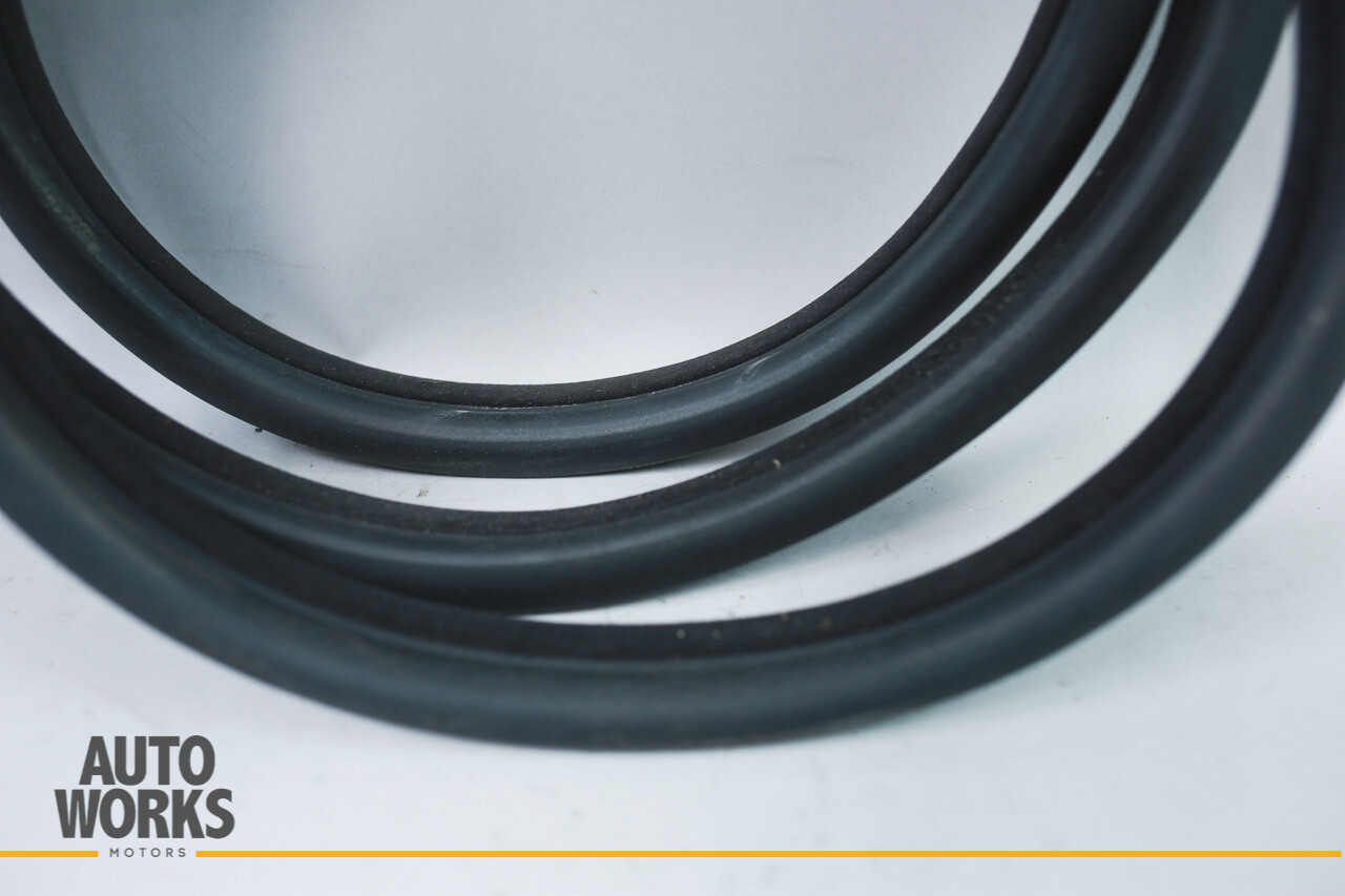 04-08 Maserati Quattroporte M139 Rear Right Door Weatherstrip Rubber Seal OEM
