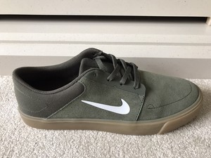 khaki green nike trainers mens