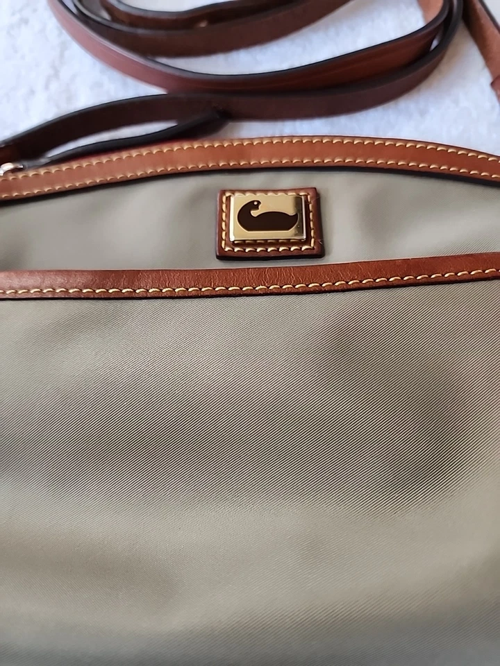 Bandolera de nailon Wayfarer de Dooney And Bourke para mujer usada Foto 2 de 4