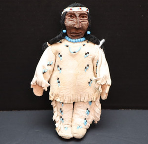 Antique NATIVE AMERICAN SIOUX Indian Beaded Apple head Leather Hide Doll 7" Tall
