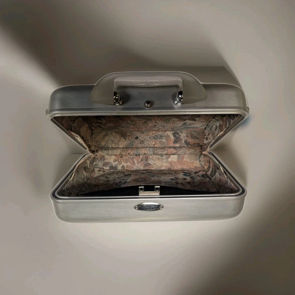 Vintage Zero Halliburton  Aluminum Purse Makeup Case Kit Bag No Strap  - Image 2 of 4