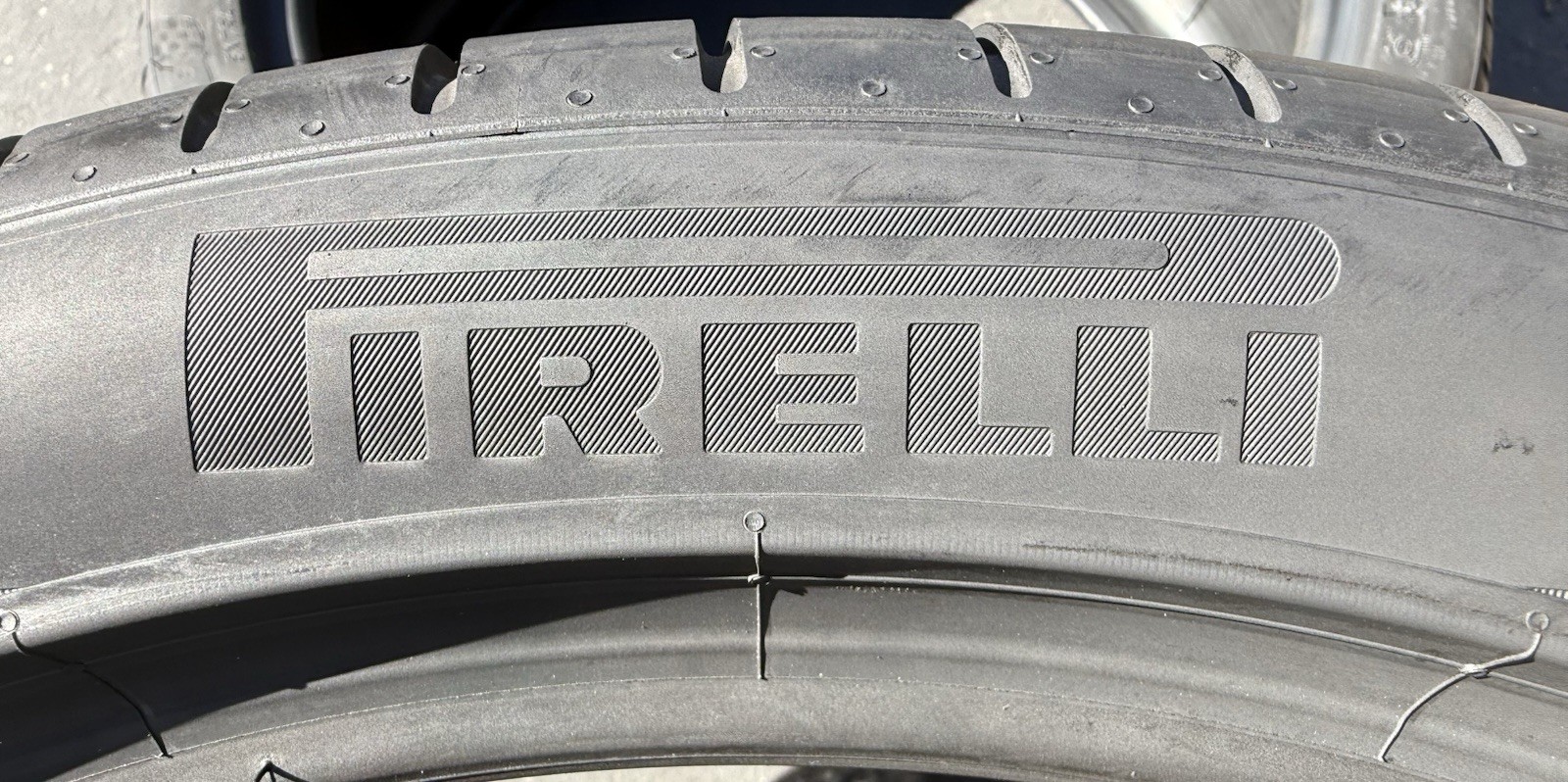 TWO BRAND NEW 305/35ZR21 (109Y) Pirelli P Zero PZ4 Luxury B Bentley PNCS Tires