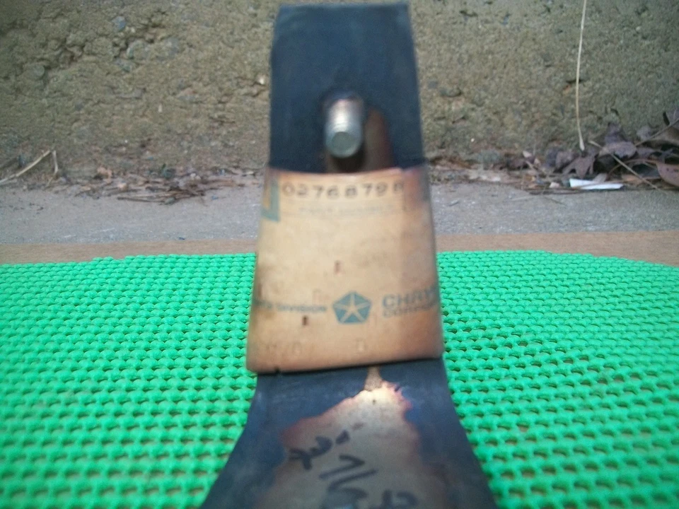 1967 年 1968 年普利茅斯 Fury Station Wagon NOS MoPar 后保险杠踏板悬浮垫 — 第 3/3 张图片