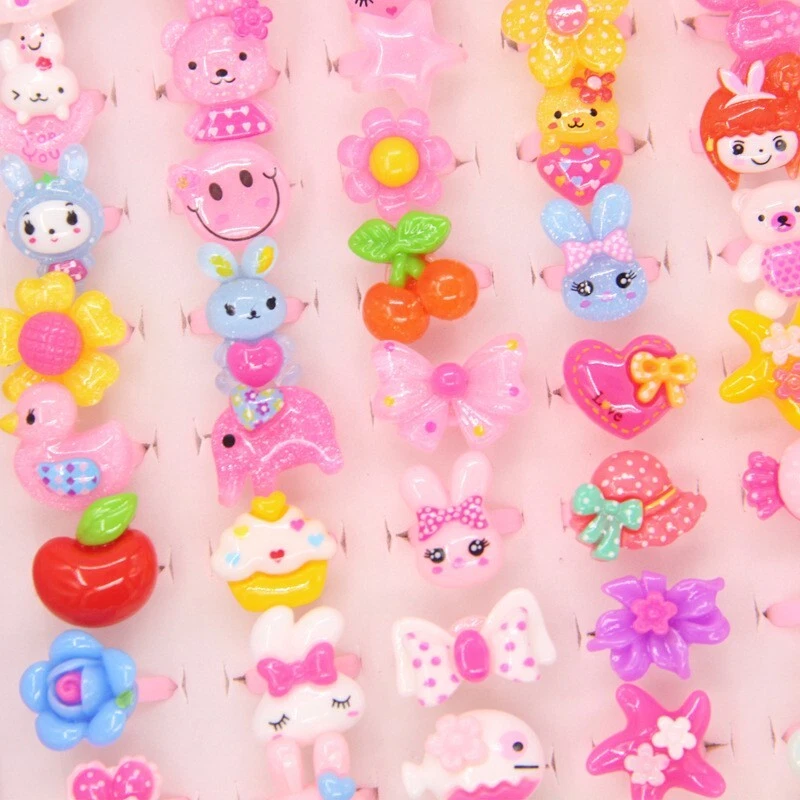 Venta al por mayor 50 piezas/conjunto cajas de regalo lindo anillo de dibujos animados anillos de resina para niños joyería de fiesta Foto 2 de 4