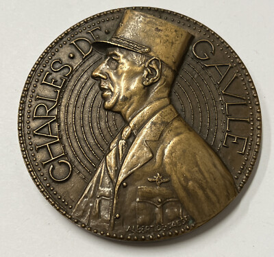 médaille bronze . guerre 14/18 68mm P.Turin VICTOIRE