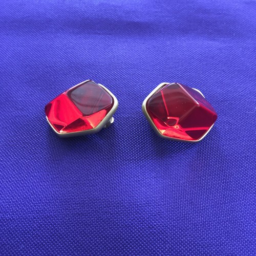 1980's Ben-Amun Red Faceted Gold Tone Hexagon Clip-On Earrings - Picture 5 of 7