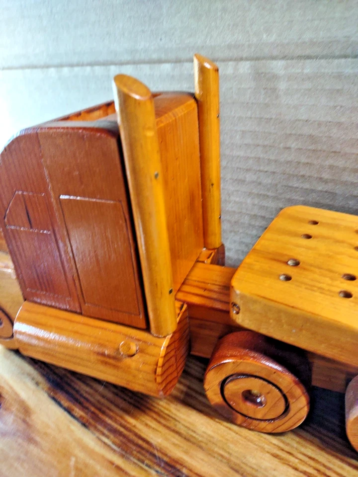 Vintage Handmade Wood CRIBBAGE BOARD Flatbed SEMI TRUCK w Working Wheels Big Rig - Image 4 of 4