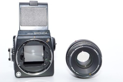 Bronica SQ-A 6x6cm Kit 105 f3.5 lens, W.L. Finder, 120 and (2) 220