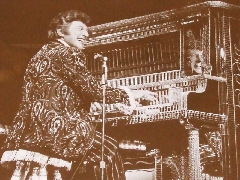 1970's 8 x 10" Theatre Publicity Photo - Liberace at his Mirrored Upright Piano
