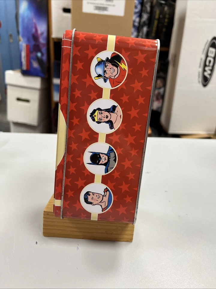 DC Heroes Classic Wonder Woman  Statue in Tin Box DC Dark Horse YOE! 2007 - Image 4 of 4