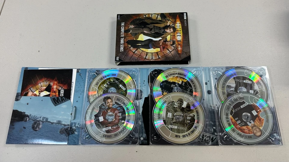 BBC Doctor Who DVD Lot - 7 Discs, Season 2 and 3 plus "The Snowmen" - Image 3 of 4