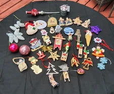 Vtg. Lot Christmas Xmas Tree Ornaments, Magnets, Tree Top Assorted Sizes Holiday