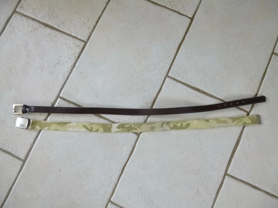 2 CEINTURES " GAP " D ADO TAILLE REGLABLE 6 A 12 ANS / DONT 1 NEUVE !!!!!  - Photo 2/3