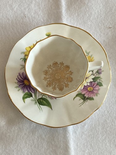 Royal Imperial Fine Bone China Floral Garden Tea Cup & Saucer Made in England - Picture 2 of 4