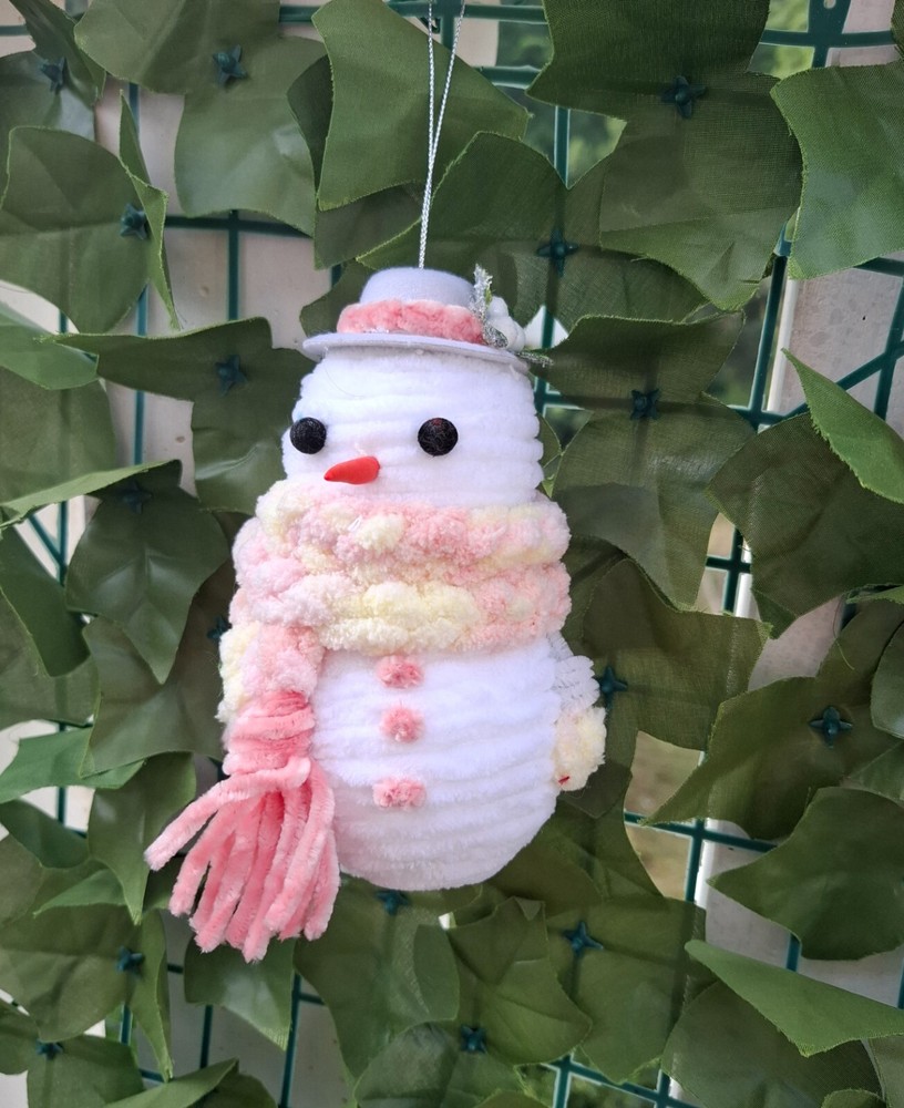Snowman Christmas Decor - Festive Door, Wall, and Tree Decoration for a Cozy Holiday Ambiance