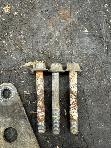 1987 YAMAHA XT350 Motor Mount Plates And Bolts *28 - Picture 2 of 6