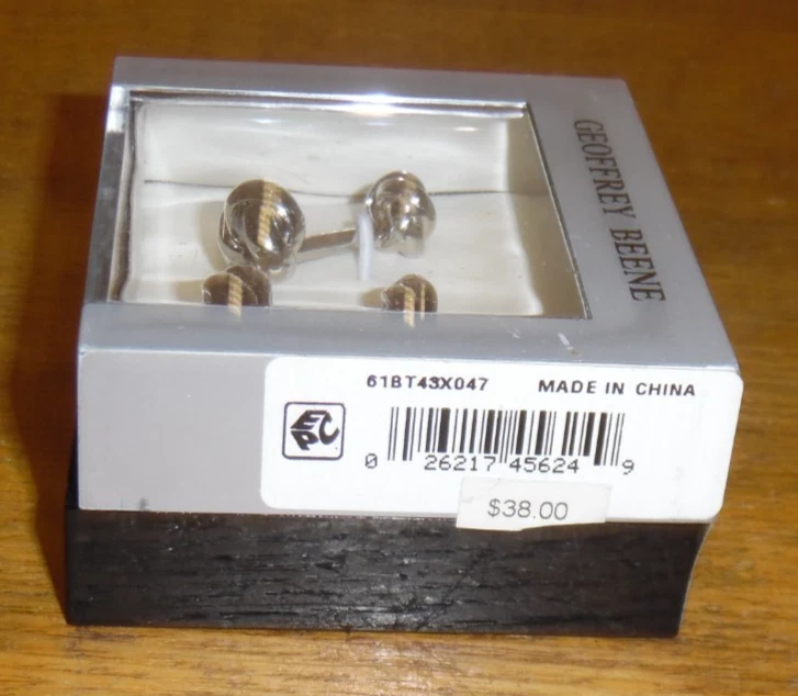 Geoffrey Beene Medal Man Cufflinks - Image 4 of 4