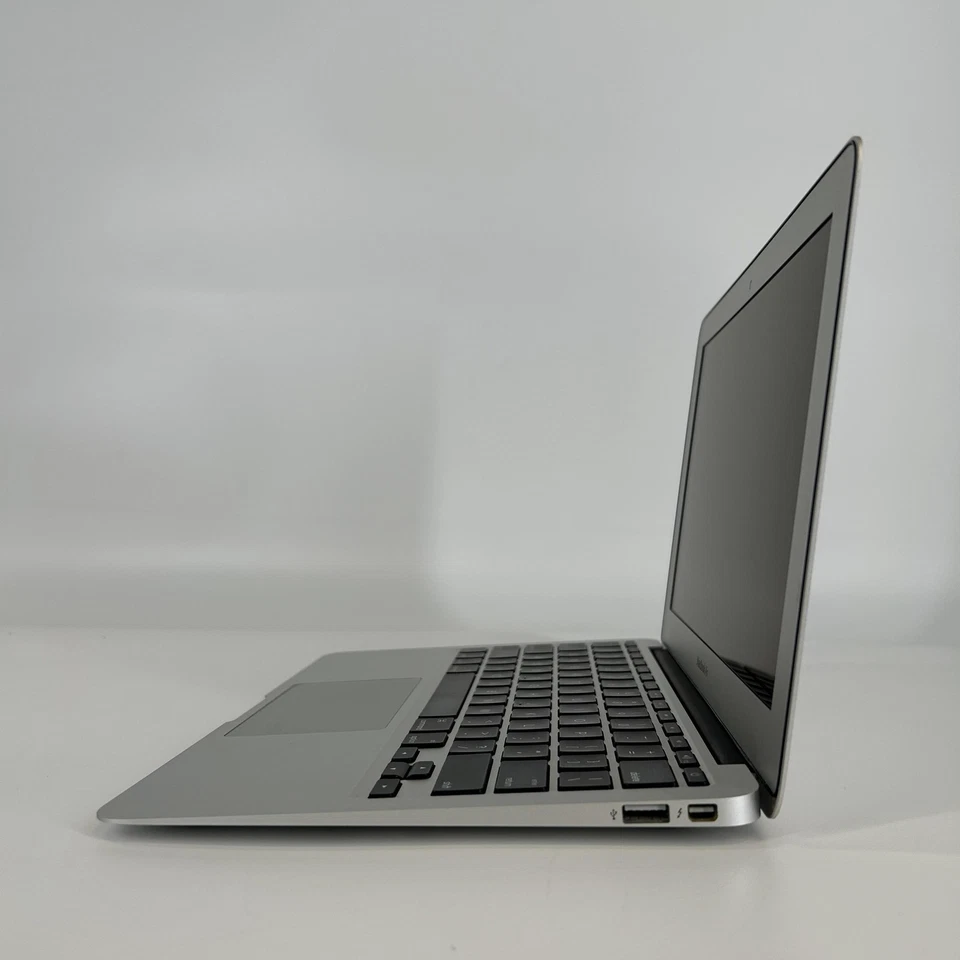 MacBook Air 11 Mid 2012 Silver HD 1.7 GHz i5 3rd Gen. 4GB 128GB SSD - Image 4 of 4