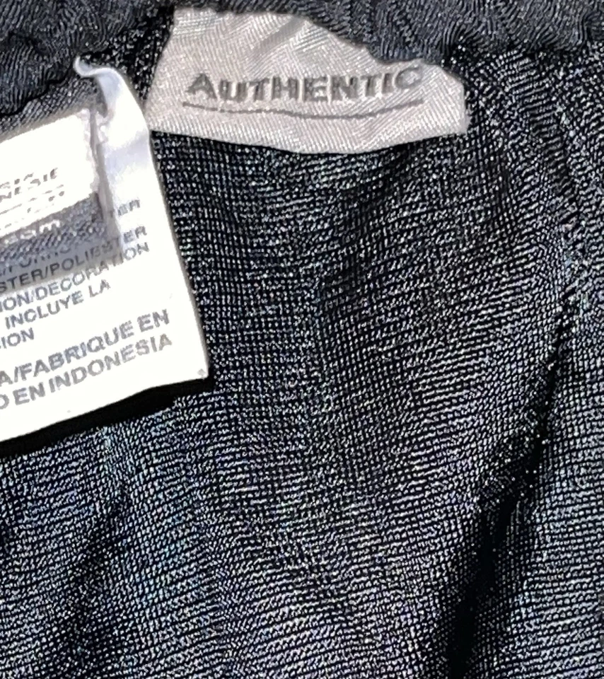 NIKE OREGON DUCKS AUTHENTIC ON COURT TEAM ISSUED BLACK BASKETBALL SHORTS SMALL - Image 4 of 4