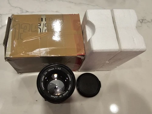 Vintage CANON FD 1:3.5 135mm 35mm CAMERA LENS With Box
