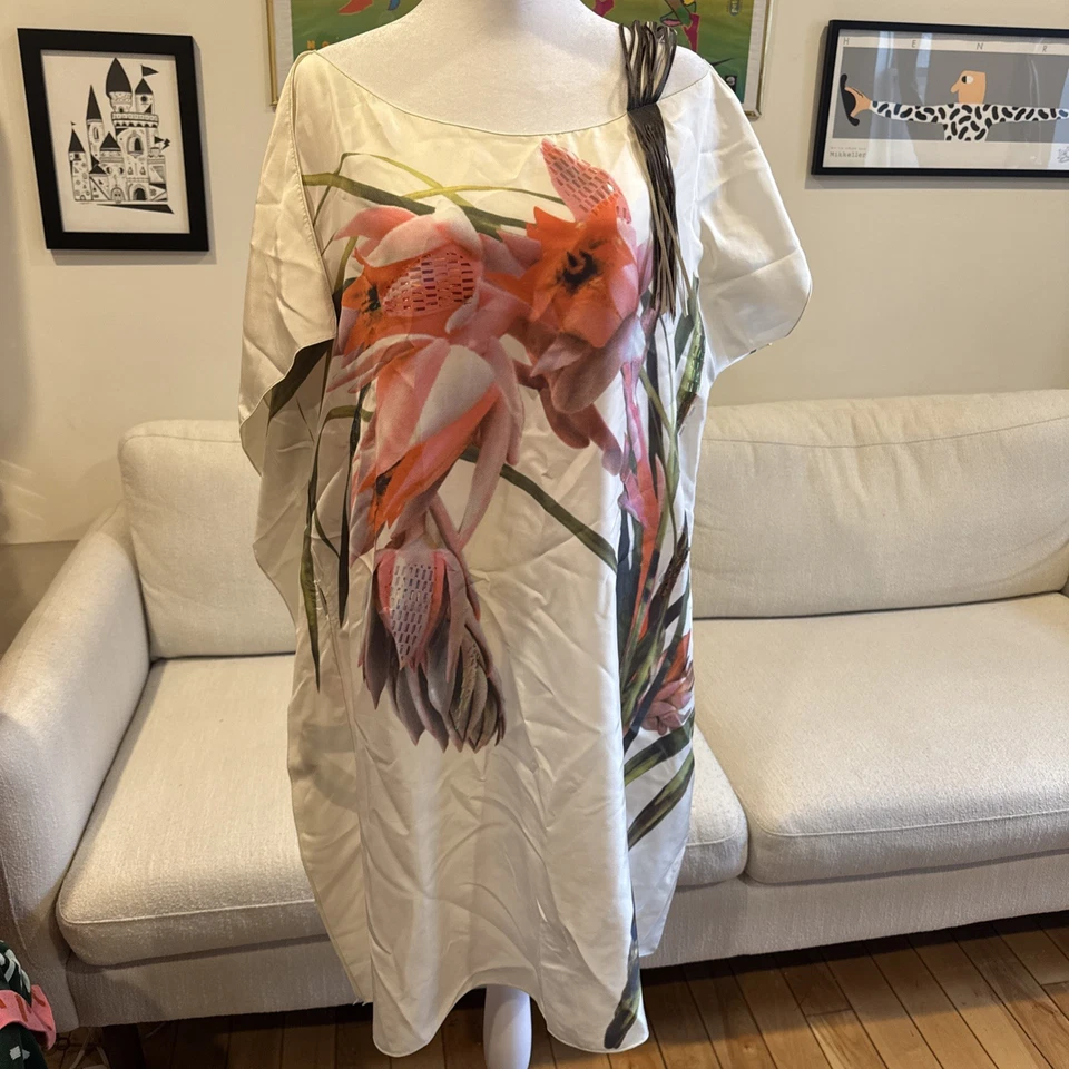 Vestido Rozae Nichols Floral Caftán Manga Corta Talla Grande Lentejuelas, Cuero  Foto 2 de 4