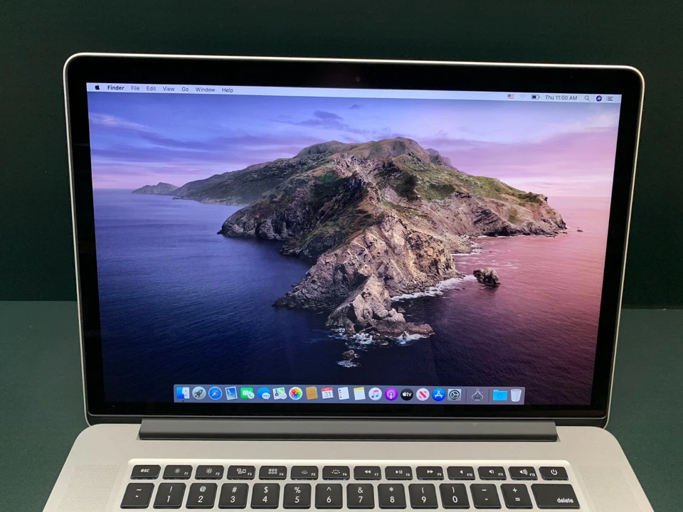 MacBook Pro Retina 15 2015 | 2,8 GHz i7 | 16 GB | SSD 1 TB | R9 RADEON | MONTEREY Foto 3 de 4