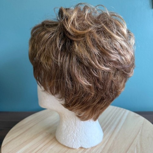 Wig Valerie Petite Estetica Average Large Short Layer Wavy Auburn Synthetic Stan - Picture 4 of 10