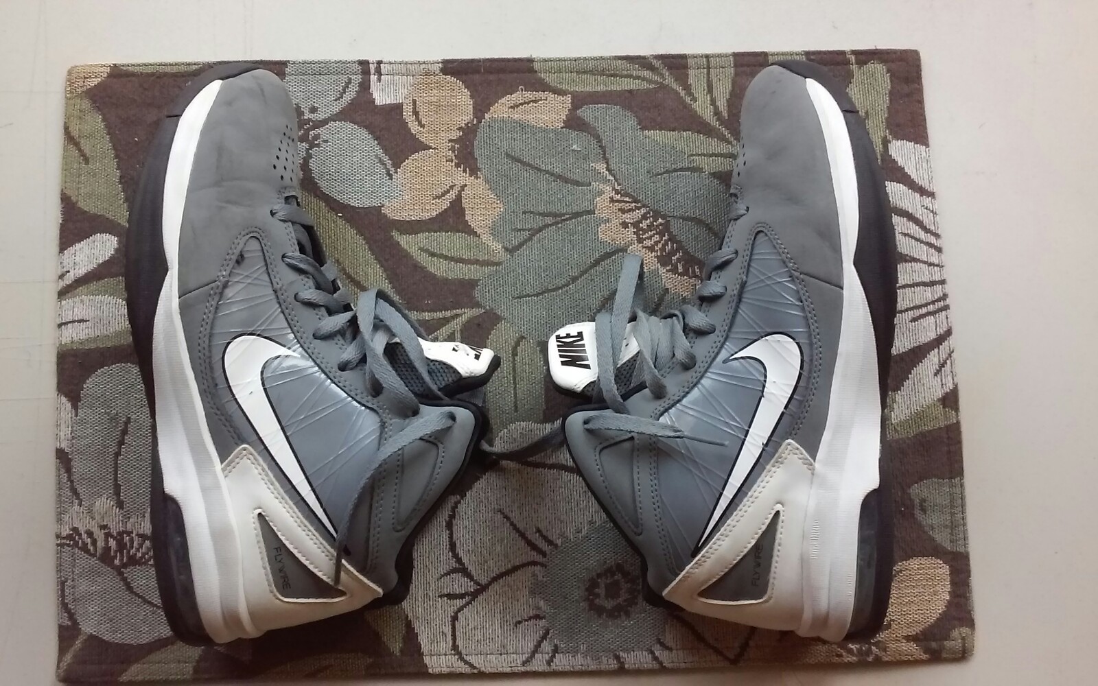 Nike Air Max Flywire Men's gray/white  Basketball Shoes Size 8