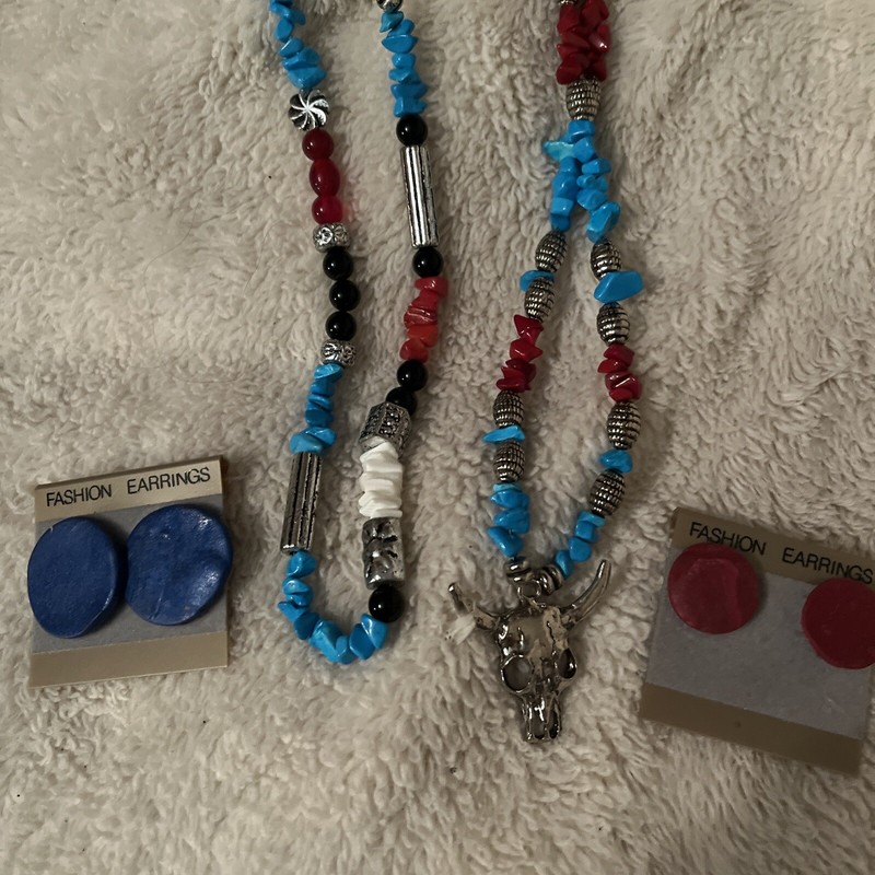 Turquoise Beaded Navajo Style VTG Necklaces And Earrings 