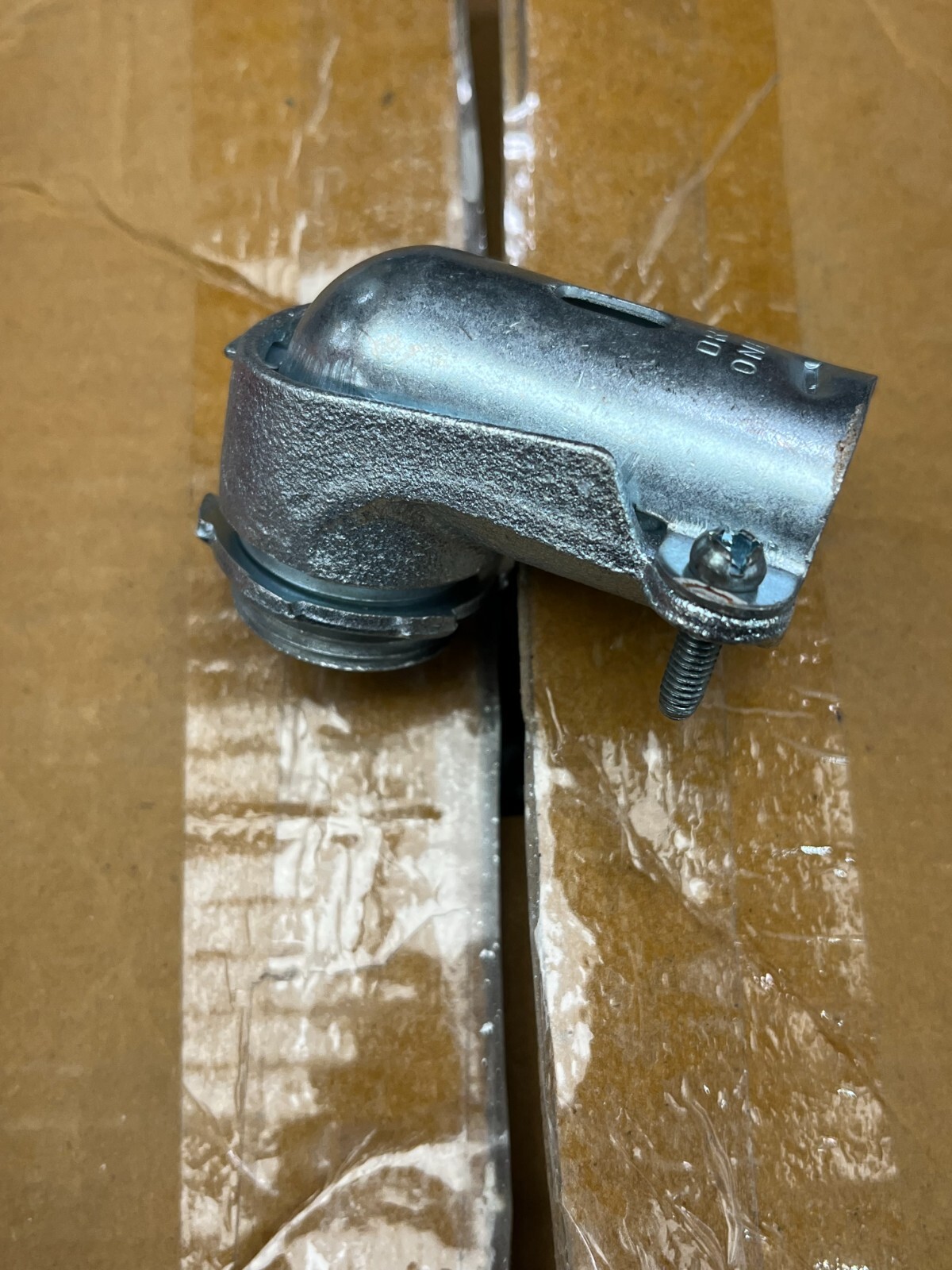 Hubbell NMSQ038R5 Steel Squeeze-In Connector, Clip-On, 3/8-in Trade, 5