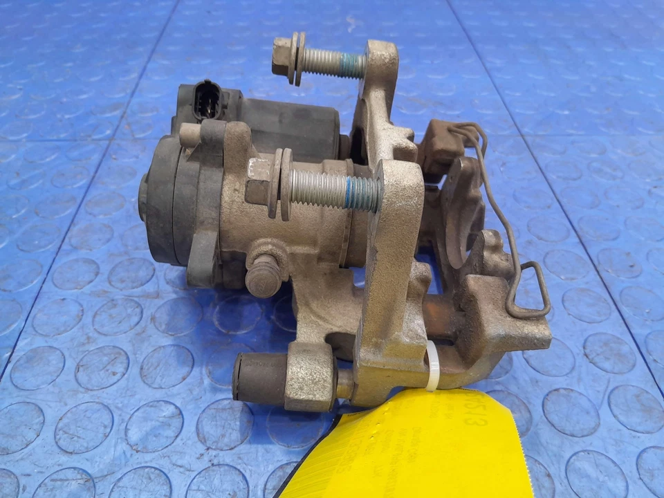 Conjunto de pinza de freno trasera Ford para Edge Escape Fusion lado derecho del pasajero Foto 4 de 4