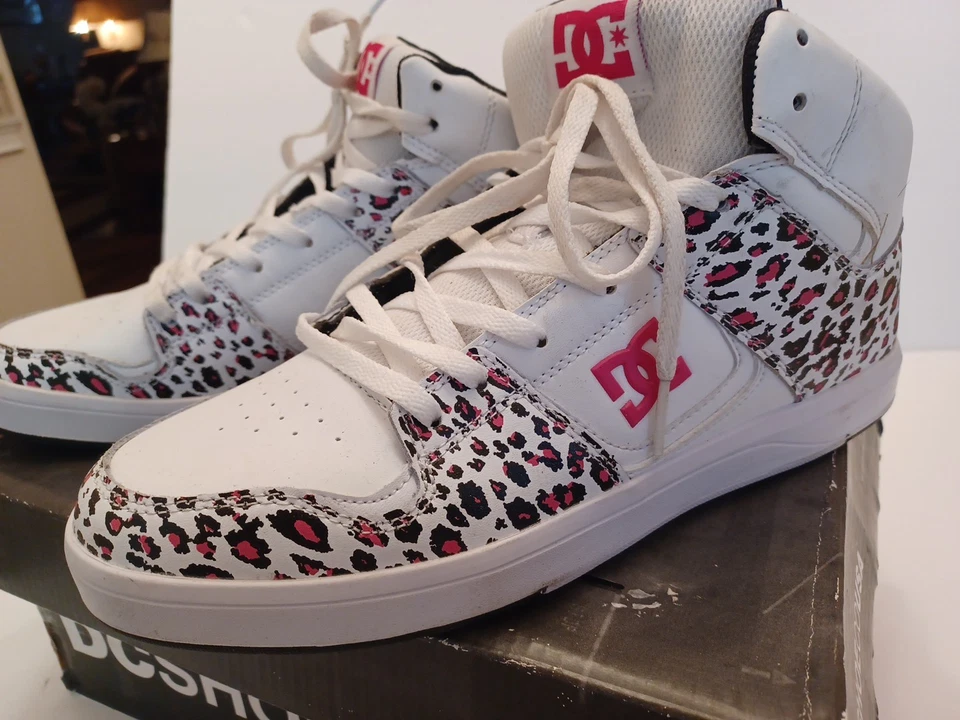 Mujer DC CURE HI TOP TALLA 11 ZAPATILLAS CON CORDONES ENTRENADOR/ZAPATOS ROSA LEOPARDO USADAS Foto 3 de 4