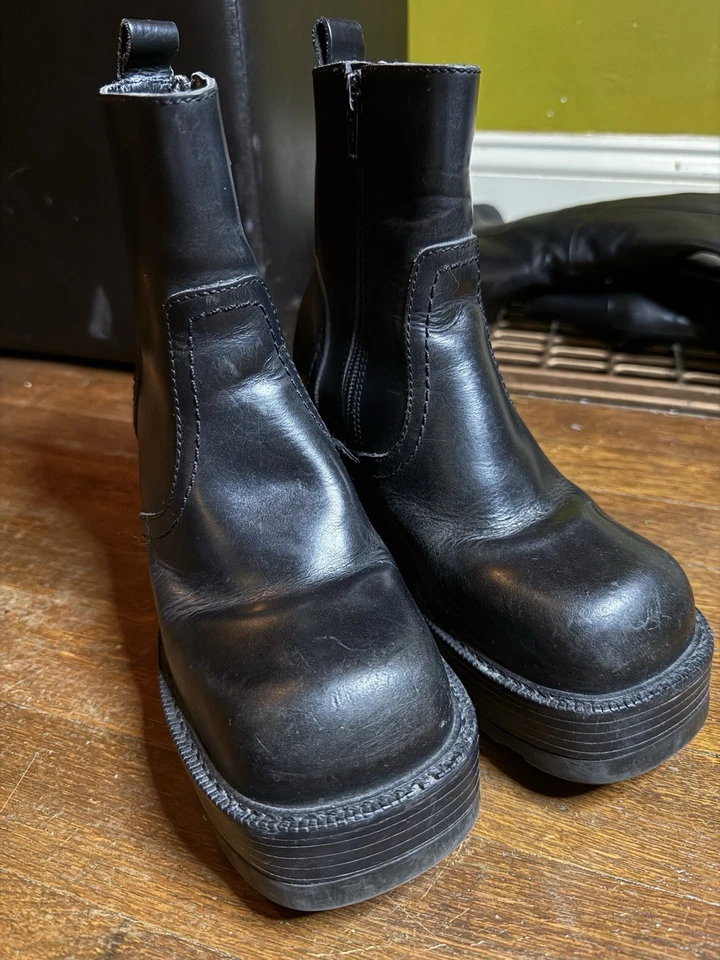 Vintage Y2K Steve Madden Spin Platform Boot Size 6 Black Leather - Image 2 of 4