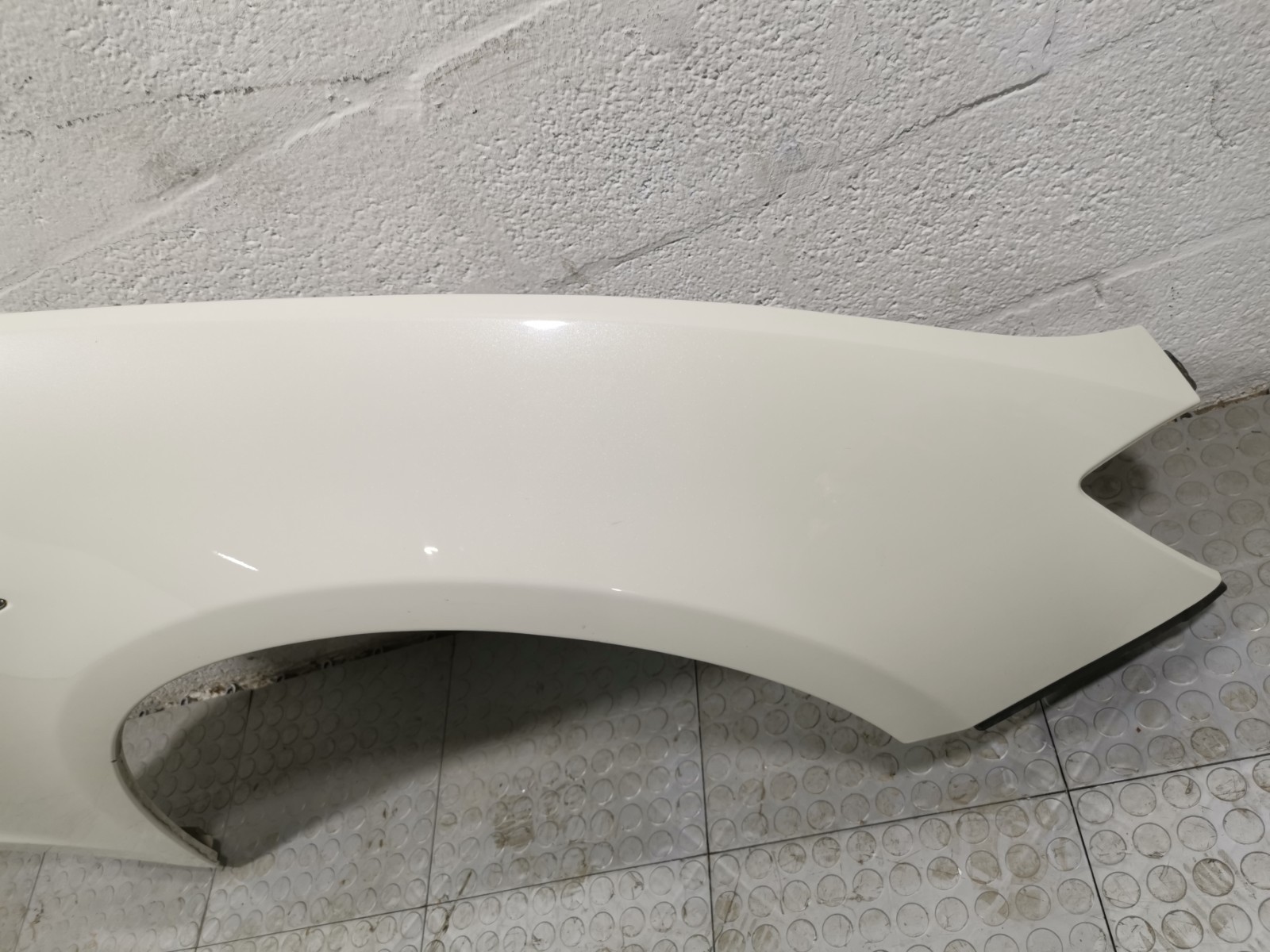 Maserati Ghibli RWD 3.0 2015 Front Right Passenger Side White Color Fender OEM