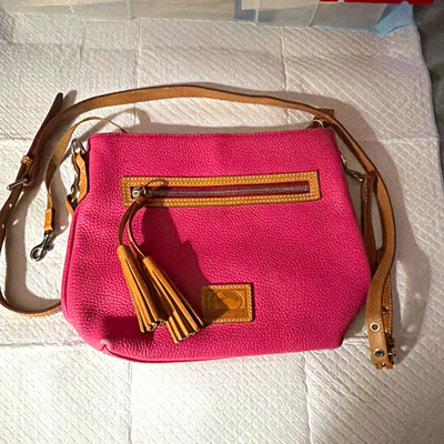 Dooney & Bourke Pink Pebbled Crossbody Zip Bag Tassel Gold Hardware Det Strap