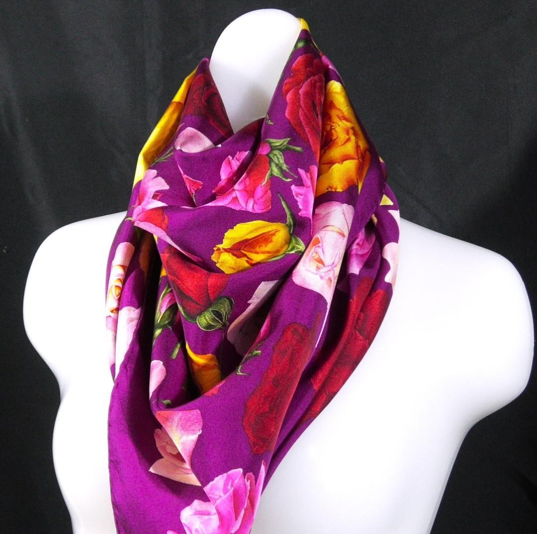 GUCCI large silk scarf　 85cm＊85cm thumbnail 2