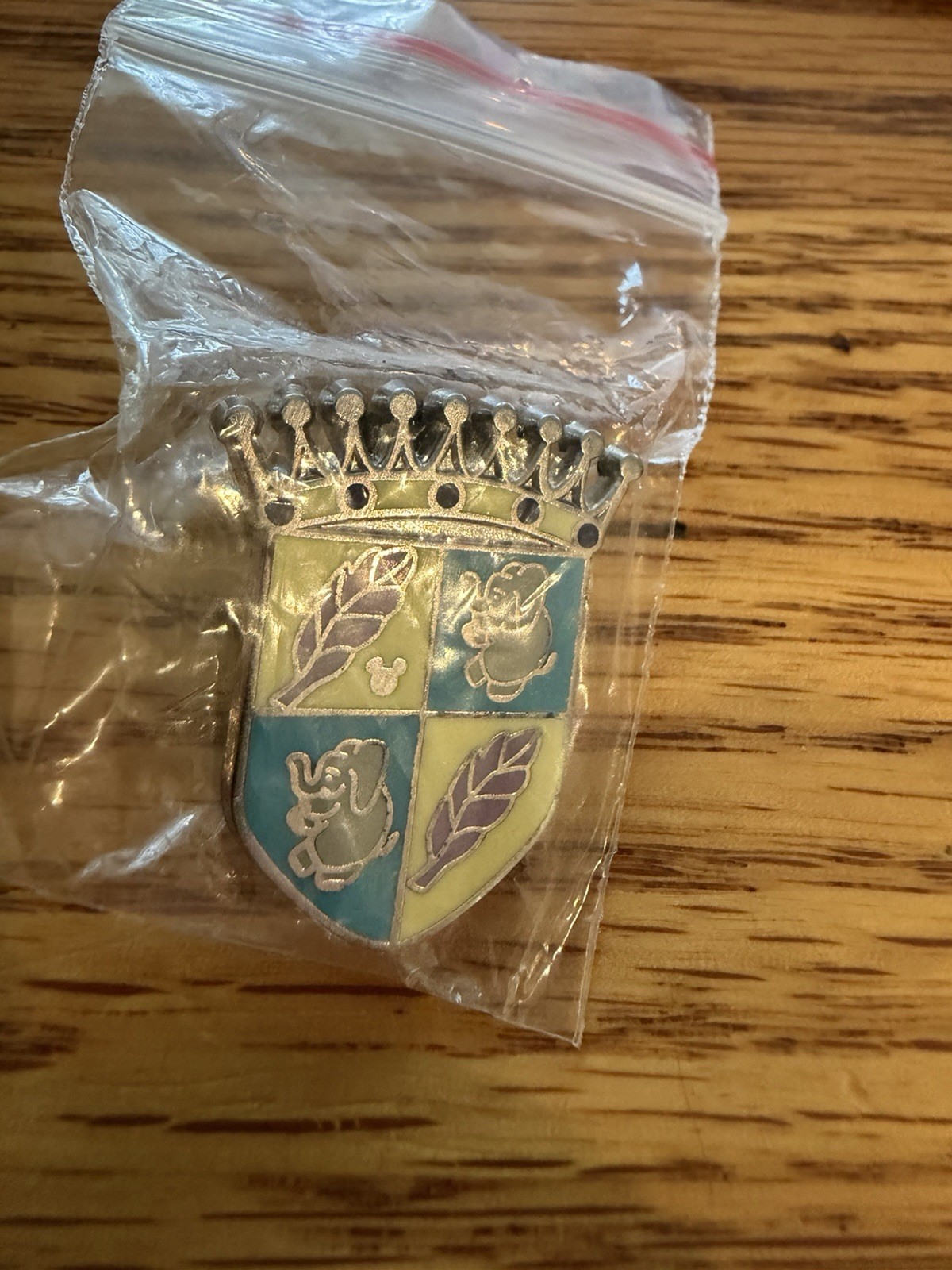 2012 Hidden Mickey - Fantasyland Icons - Dumbo Crest Pin