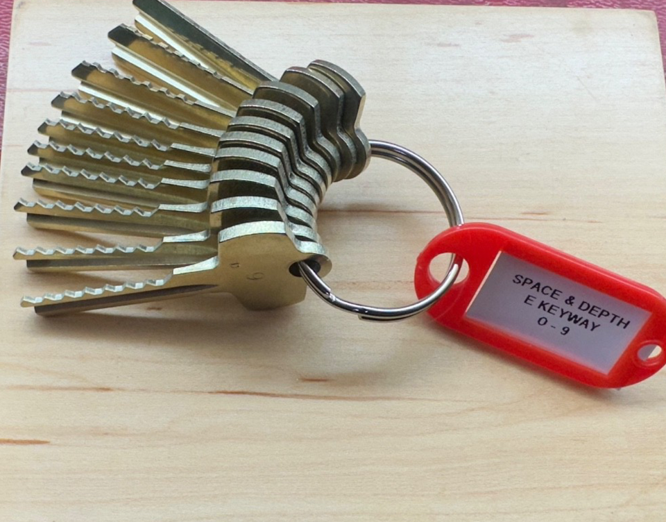 1 Best Interchangeable Core A2 Space & Depth Keys 7 Cut From various ...