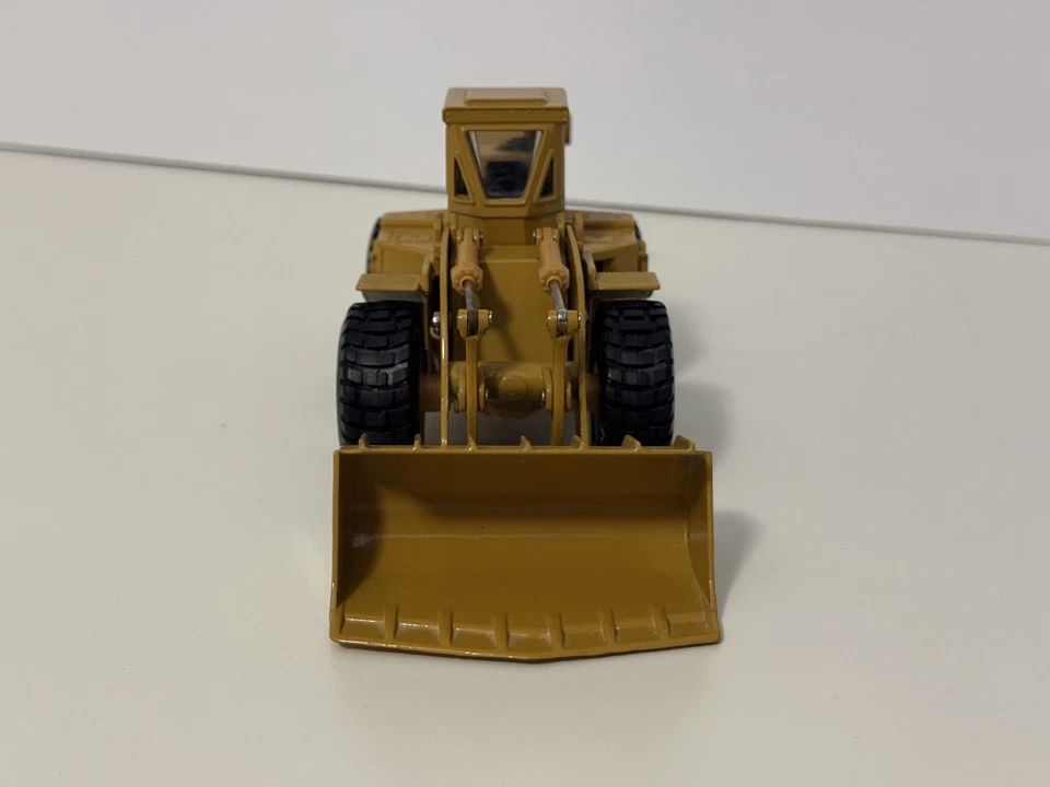 Ertl Cat 988B Wheel Loader 1/50 Scale Die Cast Used - Good Condition - Image 3 of 4