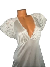 VANITY FAIR Women’s Gown M Ivory Nylon Floral Lace Long