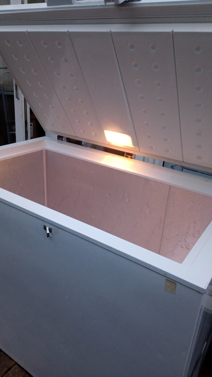 Logik L300CFW14 Chest Freezer, Super Clean.112cmx84x67(wxhxd). Delivery