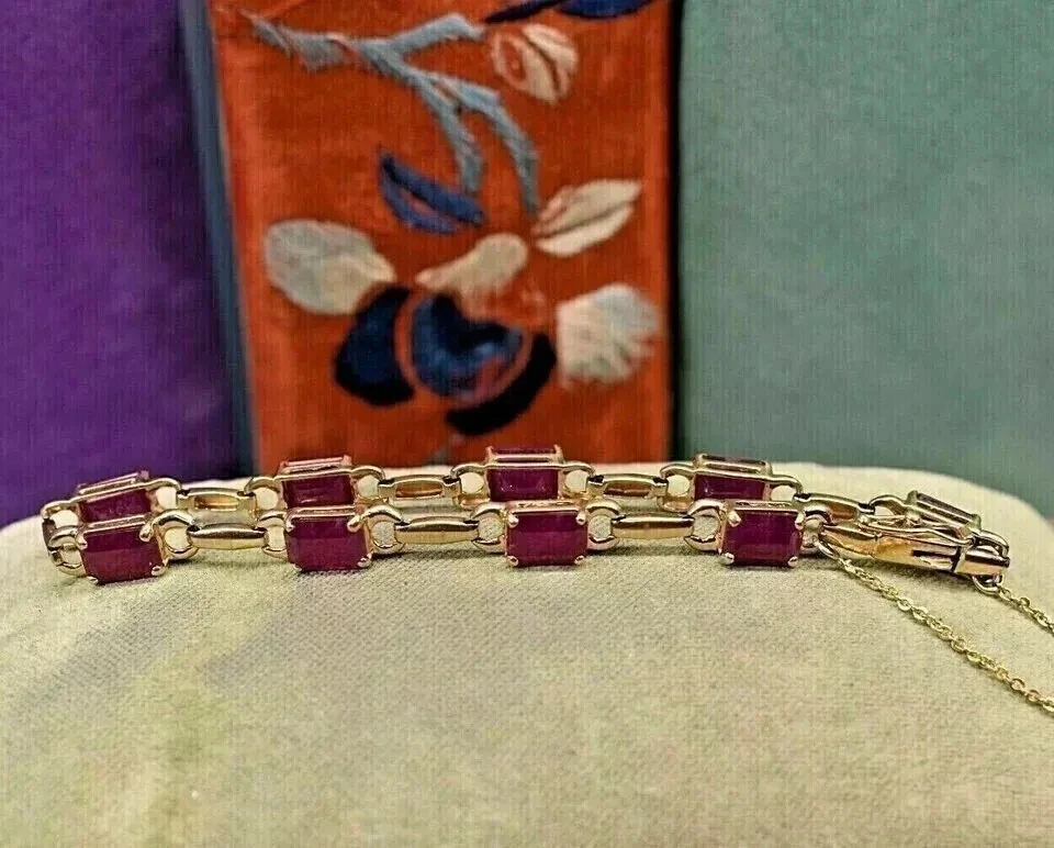 Brazalete de tenis elegante para mujer de 6 quilates con rubí simulado esmeralda chapado en oro amarillo de 14 quilates Foto 2 de 4