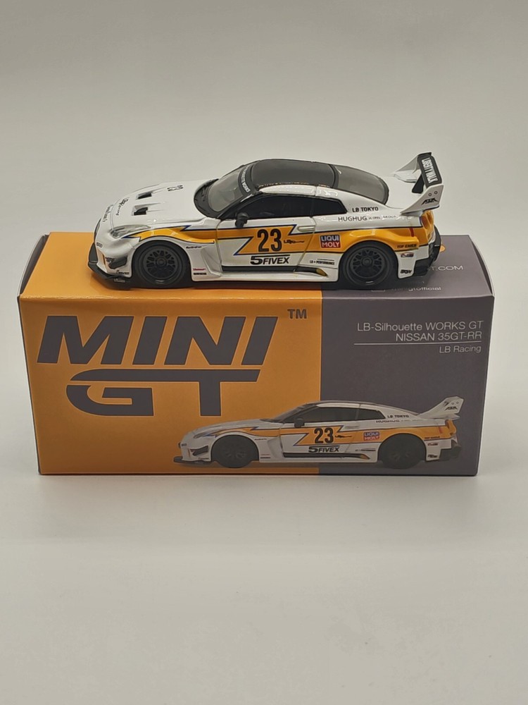 Mini GT Nissan R35 LBWK-Silhouette Works GT 35GT-RR Ver.1 LB Racing 528 1/64