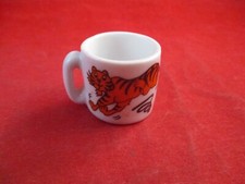 Linda mini taza de juguete tigre bengalí