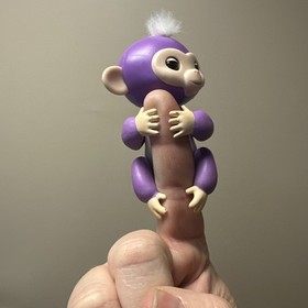 Fingerlings Interactive Baby Purple Monkey Mia WowWee Finger Toy Gift Collect