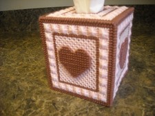 ONE TISSUE BOX COVER -HEARTS 2 - Plastic Canvas