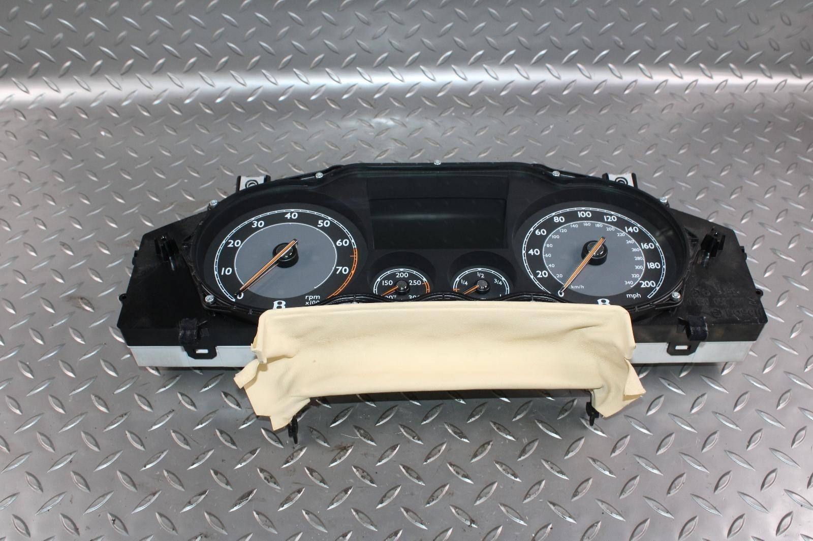 2014 Flying Spur 63k Miles Instrument Gauge Cluster Speedometer Tachometer WTY