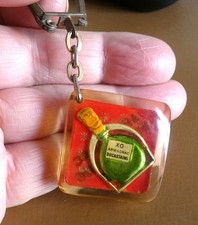 Ancien porte clé inclusion résine Armagnac XO Ducastaing Etrier Cheval Ann. 60