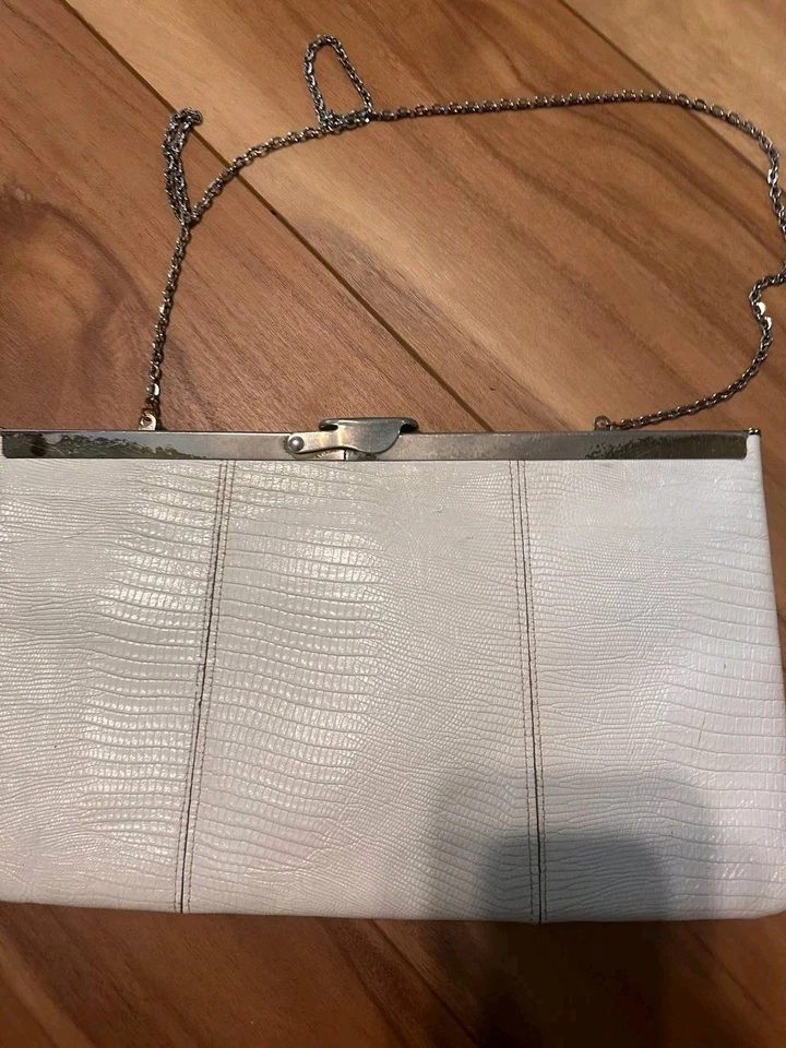 Vintage Etra 80s White Leather Evening Clutch With Chain Strap - Image 2 of 4