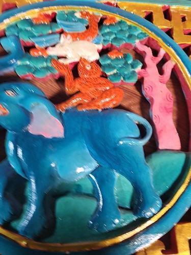 Scimmia elefante colorata da parete in legno dipinto intagliato Life Of Buddah 9" - Foto 3 di 8
